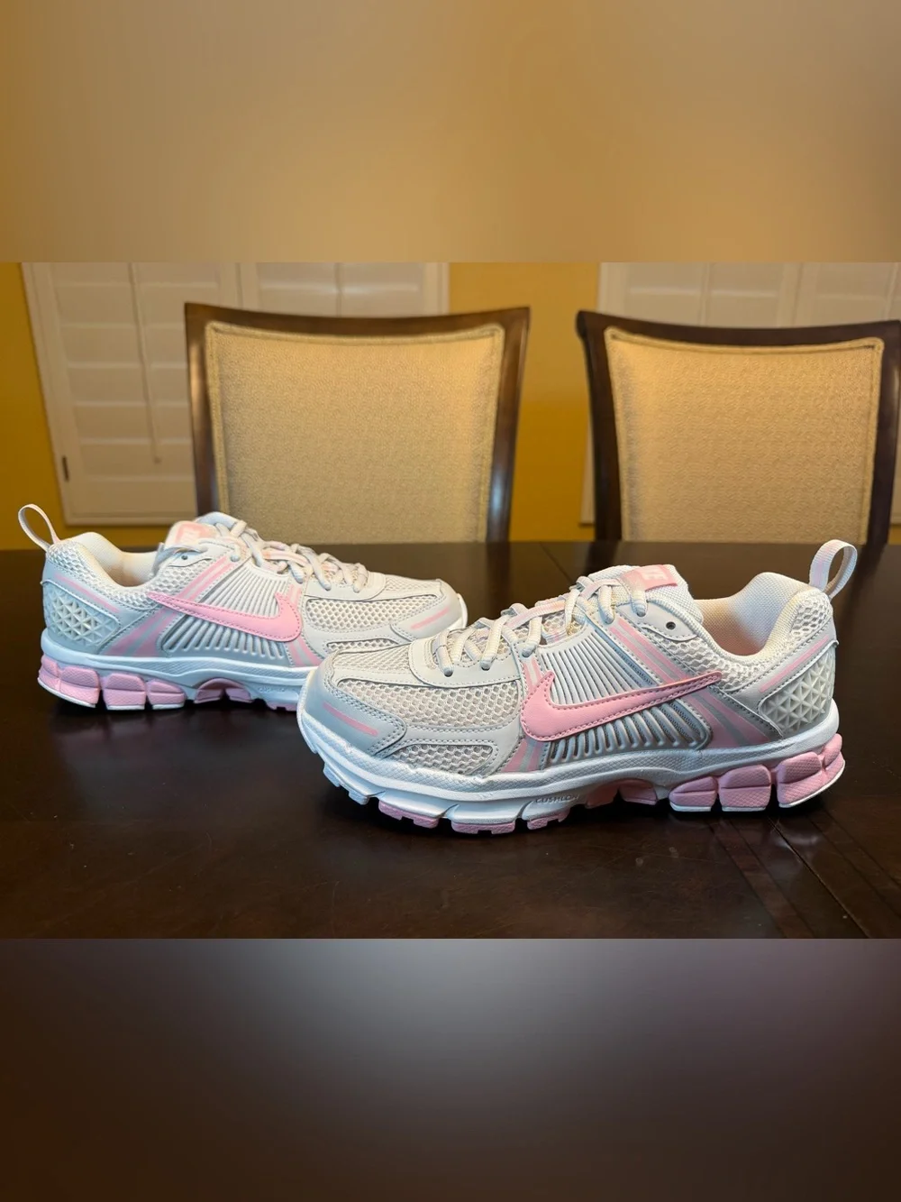 New Nike Vomero 5 Pink Sneakers Shoes Size US 6.5Y